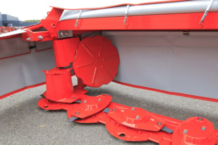 Bonne évacuation du fourrage grâce à la commande directe du porte-disque