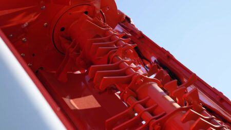 Le conditionneur avec doigts mobiles en acier DIGIDRY est particulièrement adapté aux conditions diffciles de fauche.