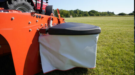 Der FLEXPROTECT-Schutz schützt Ihren Mähaufbereiter FC 3115 vor Schäden beim Mähen am Feldrand.