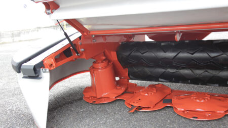 Le conditionneur à rouleaux SQUAREFLEX est parfaitement adapté pour les fourrages fragiles