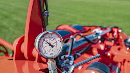 Avec la suspension LIFT-CONTROL et le système de sécurité NON-STOP, le groupe de fauche sera préservé des obstacles