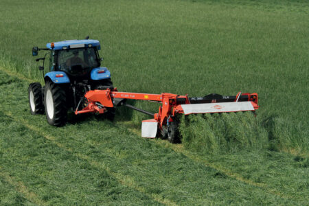 La faucheuse FC 1061 TL suit parfaitement le sol et ménage le tapis végétal