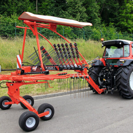 Photo de l'andaineur monorotor traîné GA 1031 T au transport