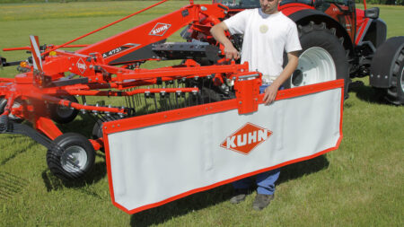 Déploiement facile de la toile à andain