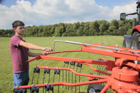 GA 6501 P : réglage de la largeur d'andain grâce à la manivelle