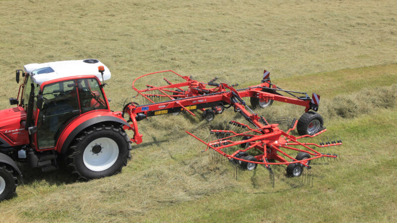 Photo de l'andaineur GA 7501+ KUHN au travail