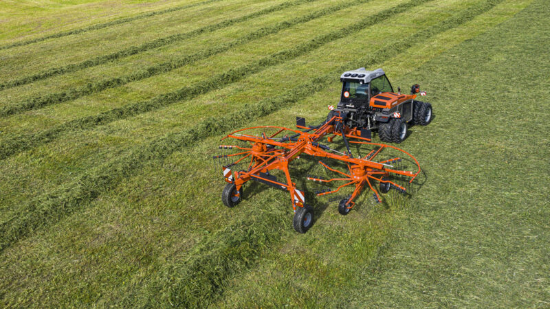 Photo de l'andaineur GA 6501 KUHN au travail