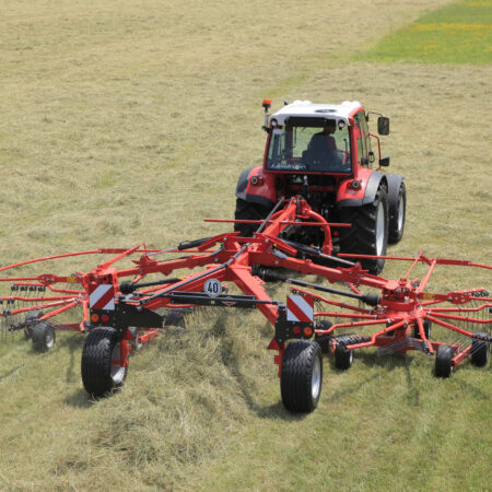 Photo de l'andaineur GA 7501 + double rotors au travail