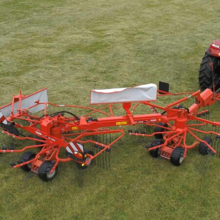 Photo de l'andaineur double rotors à dépose latérale GA 1002 au travail vue du dessus