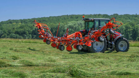 Le système HLC améliore considérablement les réactions du faneur GF 10803 et GF 8703pour assurer la qualité de du fourrage.