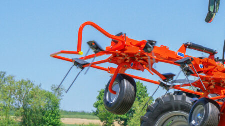 Les faneurs GF 8703 et GF 10803 sont équipés de petits rotors