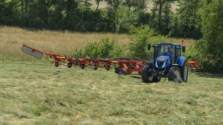 Dank des HLC-Systems sind Wendemanöver am Vorgewende problemlos möglich
