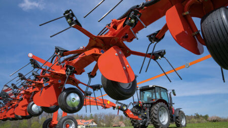 Des tôles déflectrices équipent les roues du faneur GF 17003 T.