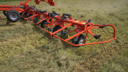 Les petits rotors montés sur les faneurs GF 17003 T et GF 15003 T présentent de nombreux avantages