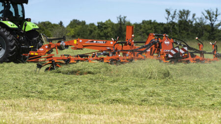 La qualité de travail est irréprochable avec les deux faneurs GF 15003 T et GF 17003 T.