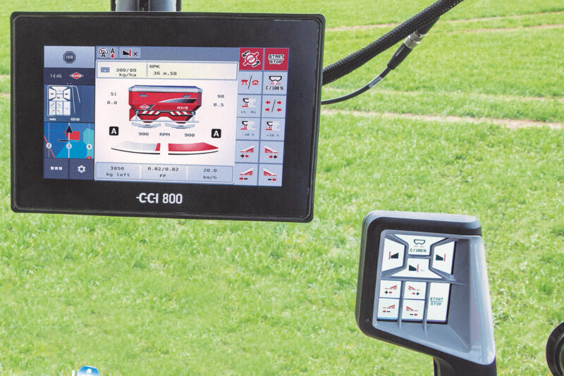 Photo du terminal CCI 800 et Joystick CCI A3