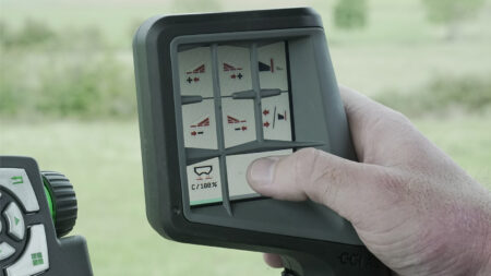 Photo gros plan du joystick tactile couleur CCI A3 ISOBUS