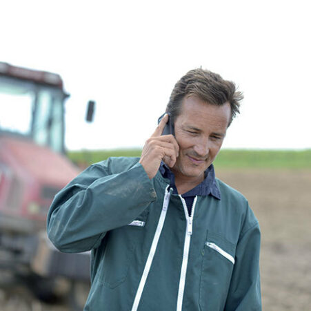 KUHN contact visual man with phone